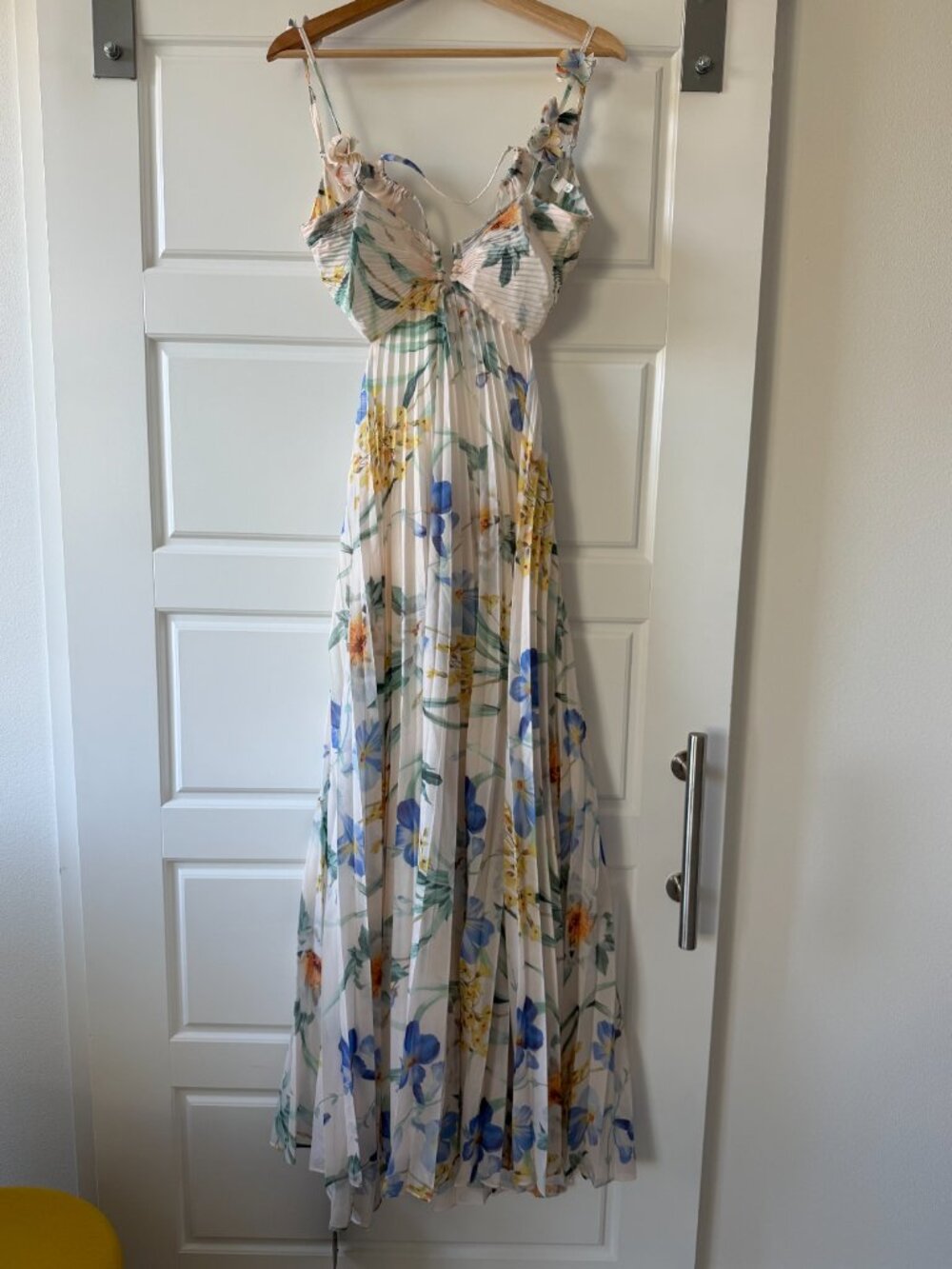 Astr The Label Emese Floral Pleated Maxi Dress Blue multi floral NWT Size S - Picture 8 of 8
